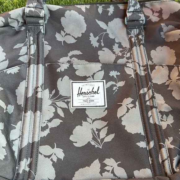 Herschel Floral Print Red Striped Interior Bag Workbag Overnight bag - Picture 3 of 12